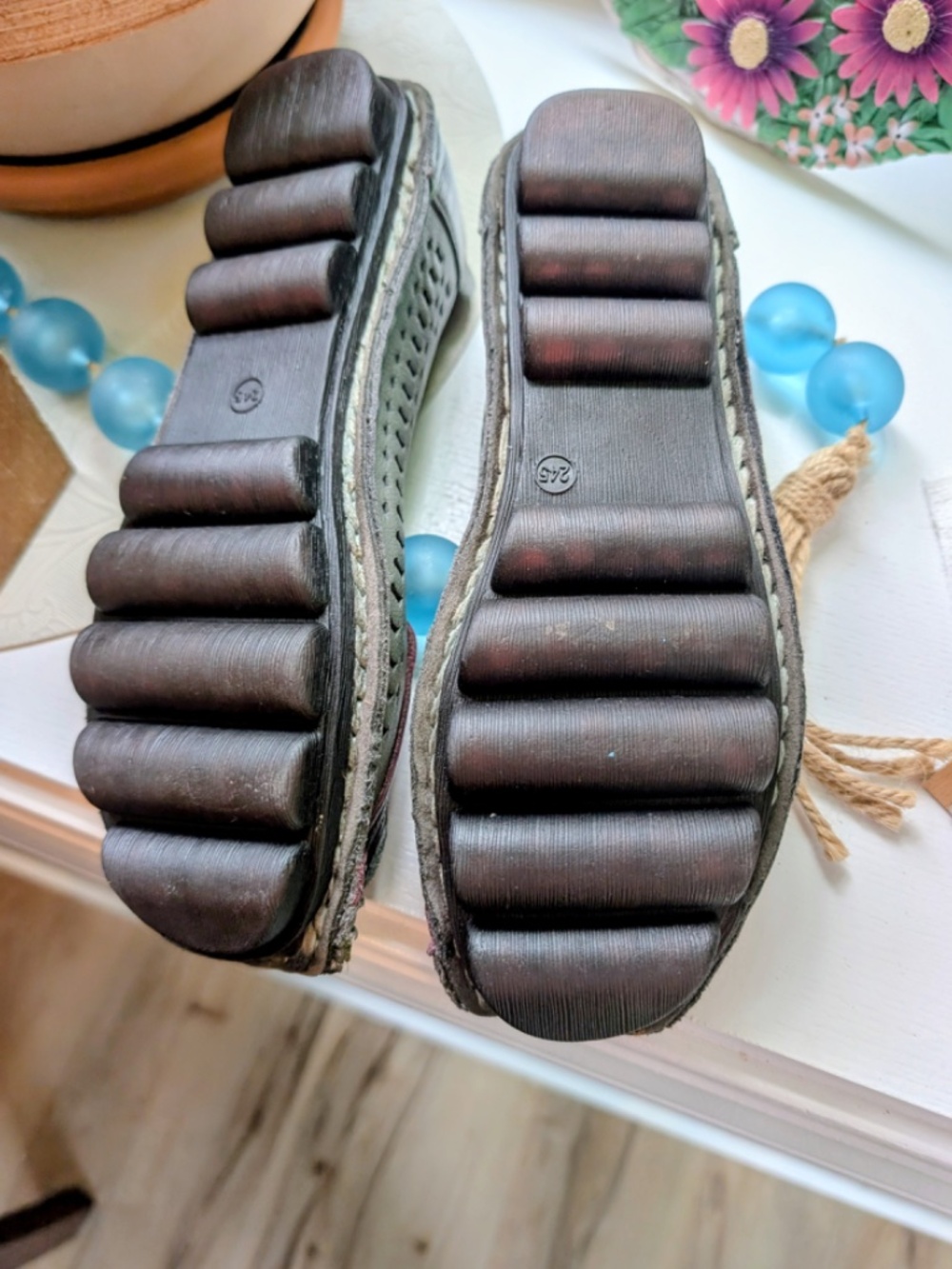 Socofy “Danifer” Handcrafted Genuine Leather Leaf Flats - Picture 3 of 4